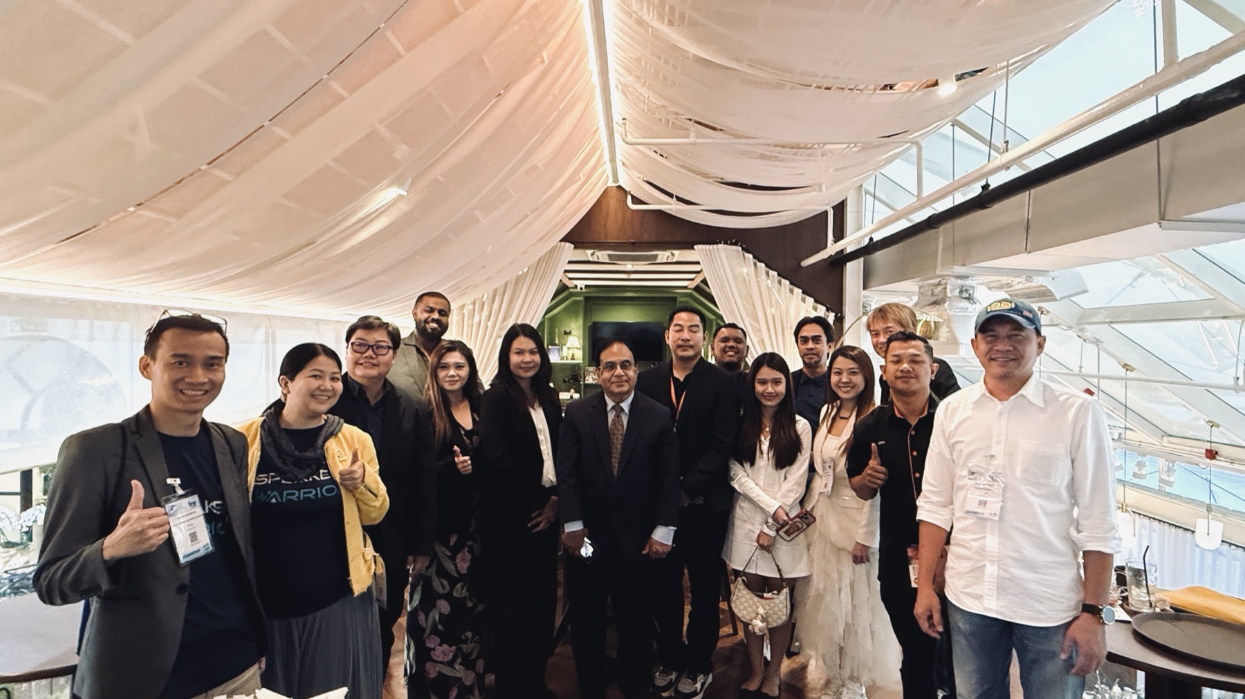 A large group photo at an indoor franchise and business networking event